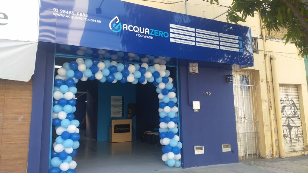 Image of the facade of an Acquazero store recently opened a car wash franchise