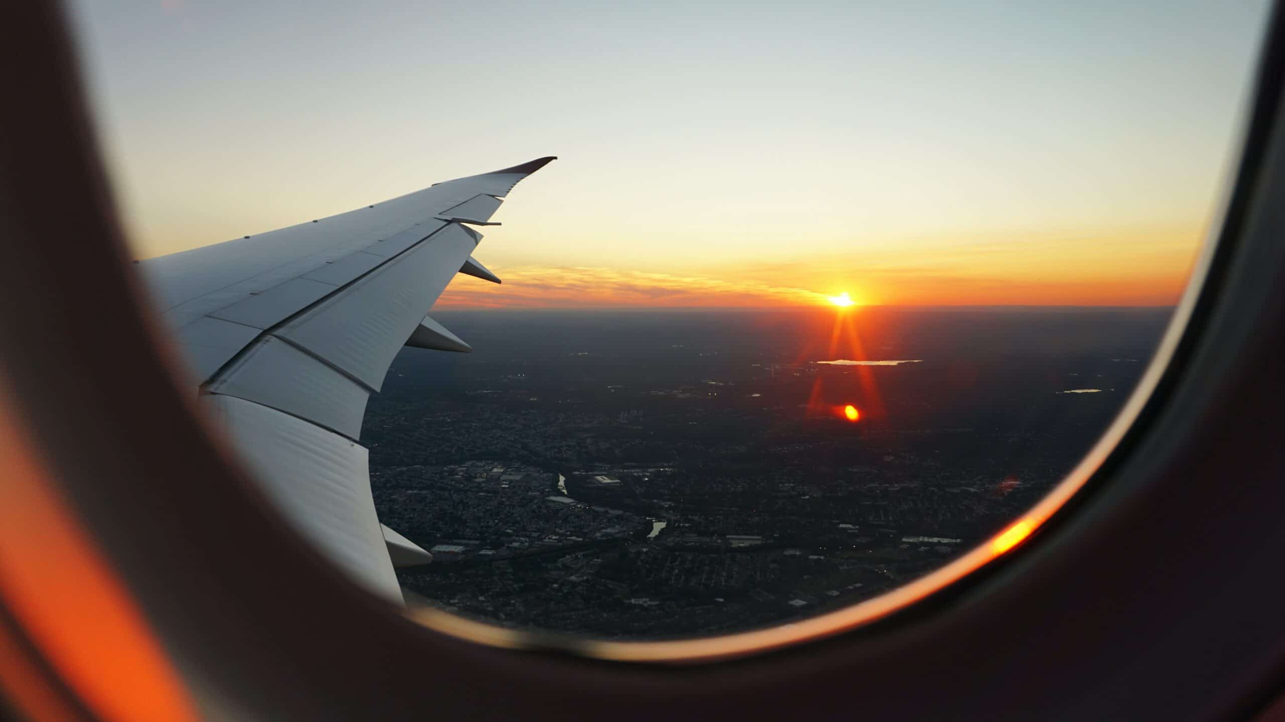 janela de avião. limpeza ecológica aeronaves