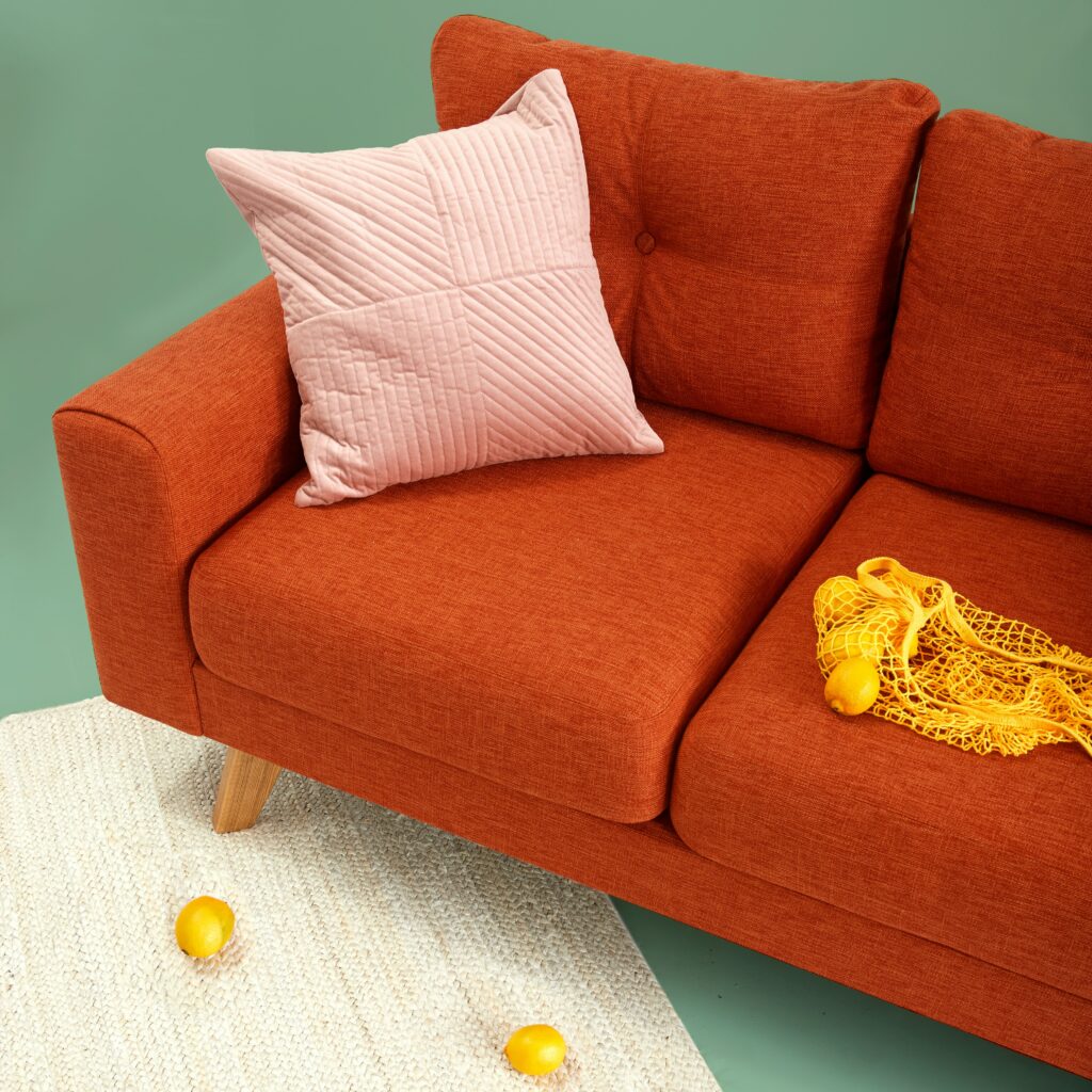 Sofa with oranges illustrating the content: washing sofa in the South Center of Cuiabá.