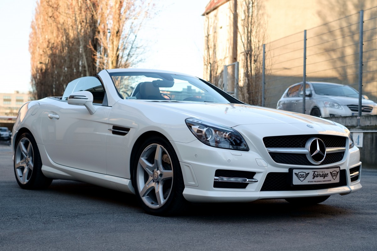 Mercedes conversível branca. Imagem ilustrativa