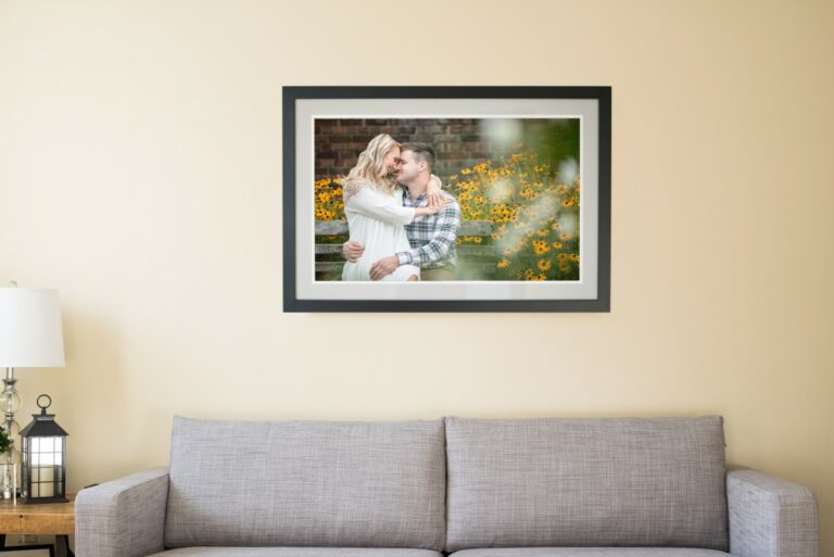 Lamp, sofa, picture with couple on the wall.  Clean Vila Zefira sofa.